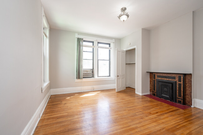 120 Lyon St, Unit 3 in Cincinnati, OH - Foto de edificio - Building Photo