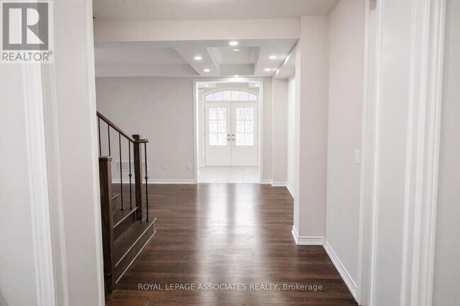 307 Reg Harrison Trail in Newmarket, ON - Building Photo - Building Photo