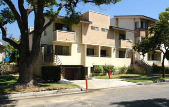 351 Myrtle St in Glendale, CA - Building Photo - Building Photo