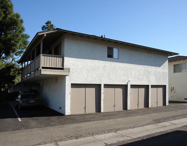 2732 W Aurora St in Santa Ana, CA - Building Photo - Building Photo