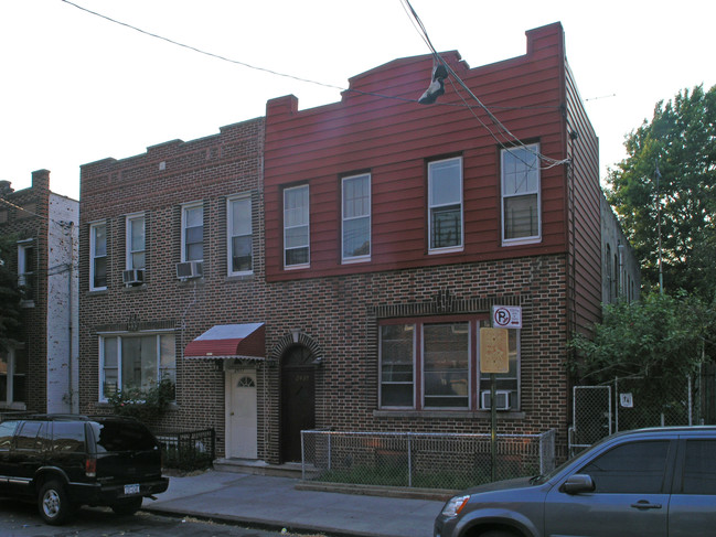 2439 Fuller St in Bronx, NY - Foto de edificio - Building Photo