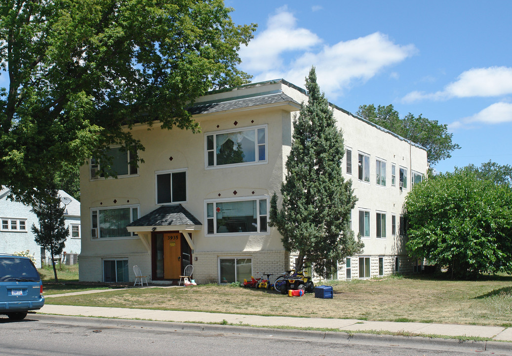 3935 4th Ave S in Minneapolis, MN - Foto de edificio