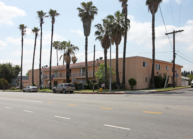 13354 Vanowen St in Van Nuys, CA - Building Photo - Building Photo