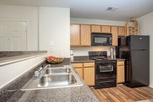 Eagle Point Village in Fayetteville, NC - Building Photo