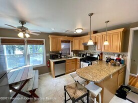 425 Sylvania Ave in Avon By The Sea, NJ - Building Photo