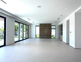 13085 Coronado Terrace in North Miami, FL - Building Photo - Building Photo