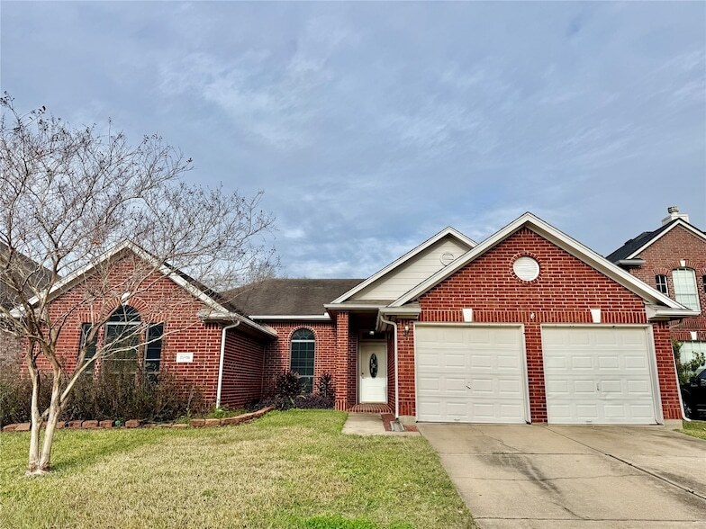 16906 Echo Harbor in Friendswood, TX - Building Photo