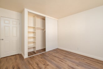El Conquistador Apartments in Van Nuys, CA - Building Photo - Interior Photo
