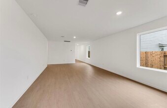 10475 Cloud Nine Ct in Cut And Shoot, TX - Building Photo - Building Photo