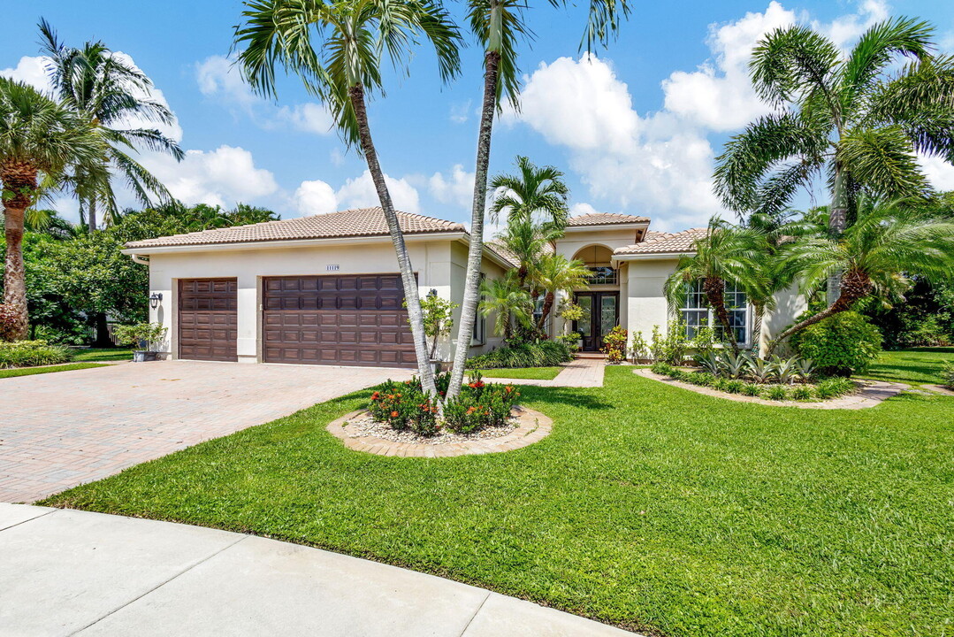 11119 Manderly Ln in Wellington, FL - Building Photo