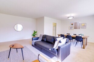 1600 S Eads St in Arlington, VA - Building Photo