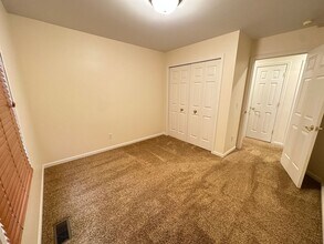 883 Meadows Dr in Jackson, MI - Building Photo - Building Photo