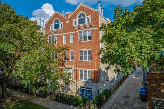2718 N Wayne Ave, Unit 1N