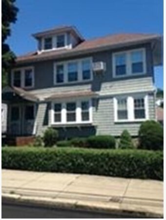 495 Lagrange St in Boston, MA - Building Photo
