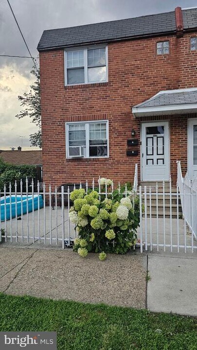 1329 Shelmire Ave in Philadelphia, PA - Building Photo