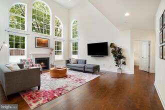 12609 Hallman Ct in Gaithersburg, MD - Building Photo - Building Photo