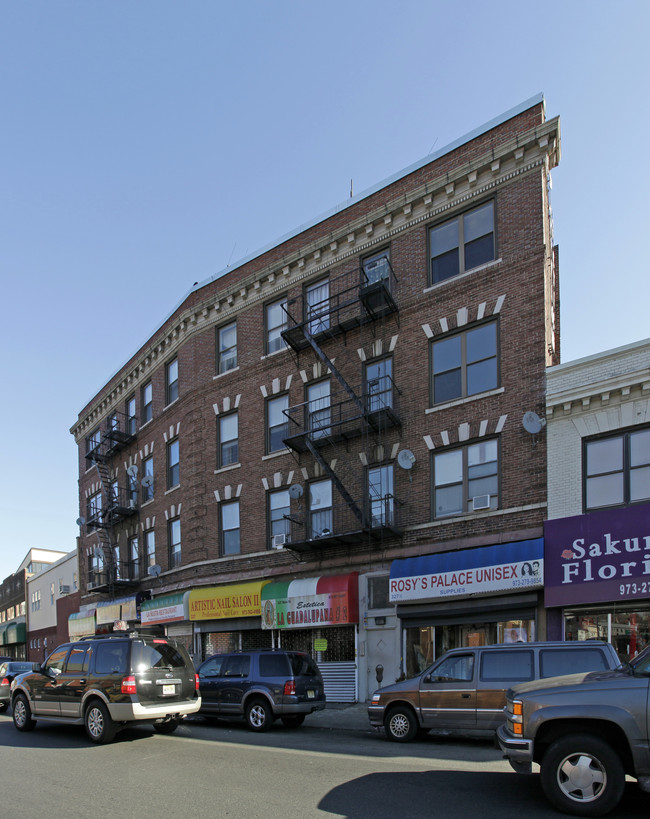 323-327 Main St in Paterson, NJ - Building Photo - Building Photo