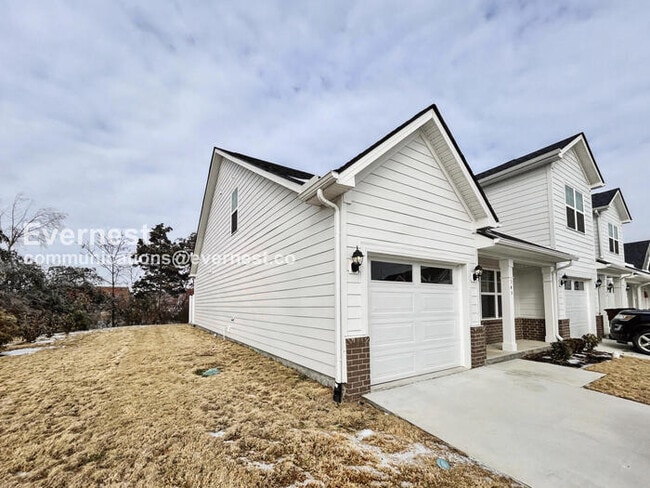 345 Raines Ct in Lebanon, TN - Building Photo - Building Photo