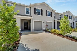 17641 Crescent Moon Lp in Lakewood Ranch, FL - Building Photo - Building Photo