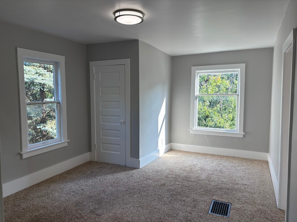 829 Park St SW, Unit 2 in Grand Rapids, MI - Building Photo