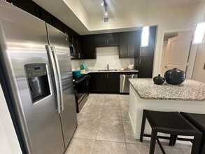 10840 NW 79th St, Unit A9 in Miami, FL - Building Photo - Building Photo