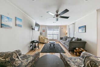 4708 Woodrow Ave in Galveston, TX - Foto de edificio - Building Photo