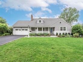 14 St Pauls Pl in Garden City, NY - Building Photo