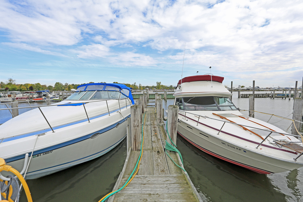 harbor club apartments and yacht club