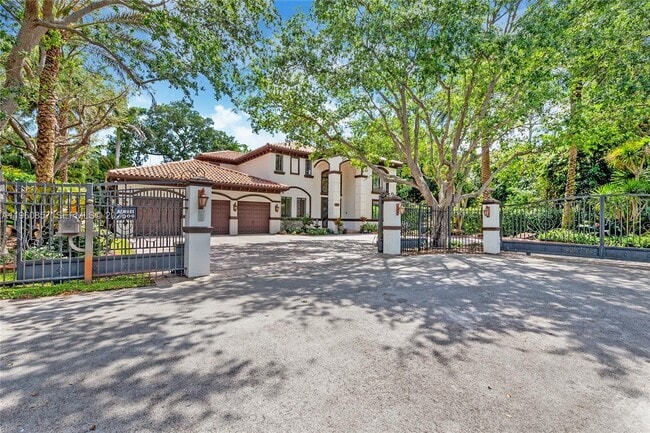 5621 SW 68th Ct in South Miami, FL - Building Photo - Building Photo