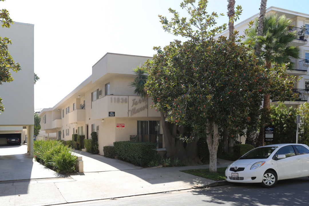 Terry Manor Apartments in Los Angeles, CA - Building Photo