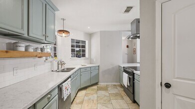 19 Pebblebrook Ln in Wimberley, TX - Foto de edificio - Building Photo