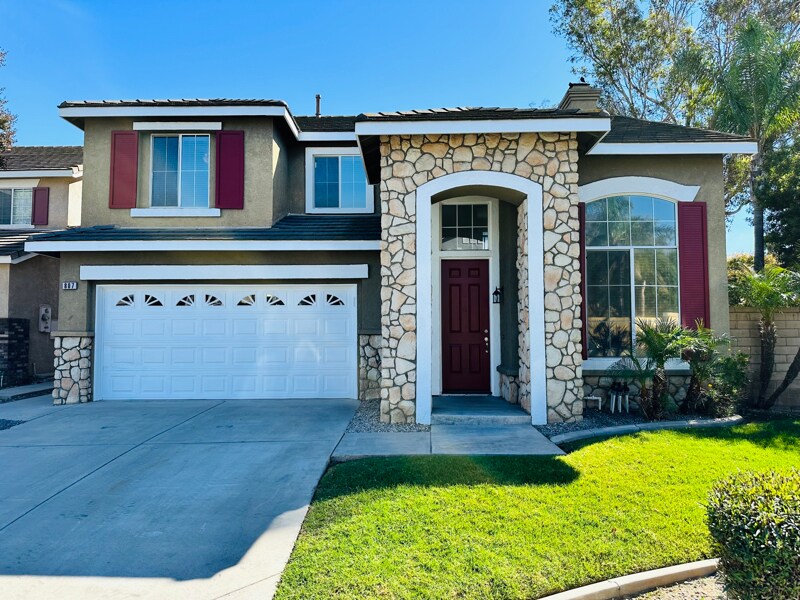 807 Allen Dr in Corona, CA - Building Photo