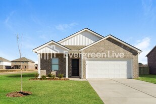 17727 Denham Cir in Athens, AL - Building Photo