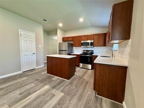221 Baldwin St in Hutto, TX - Building Photo - Building Photo