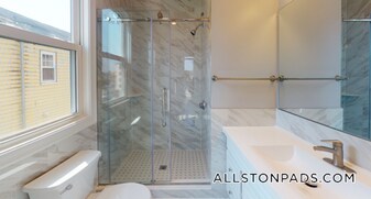 17 Harvard Ter in Boston, MA - Building Photo