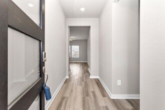 1406 Waggoner Rnch Trl in Conroe, TX - Foto de edificio - Building Photo