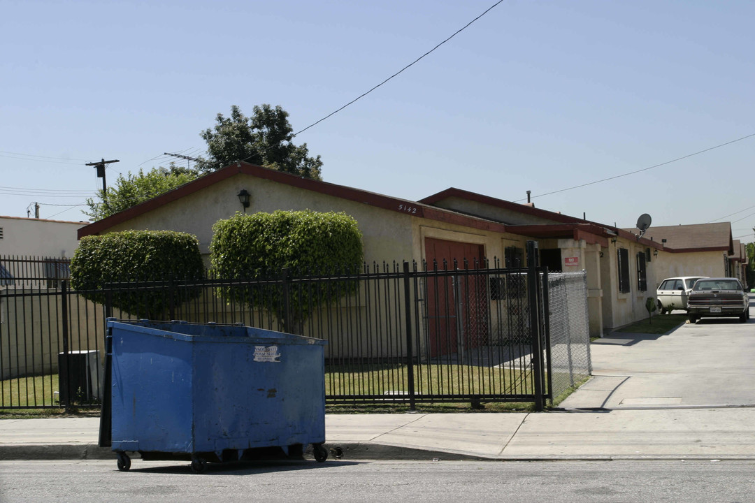 5142 Clara St in Cudahy, CA - Building Photo