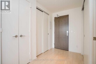 101 Charles St E in Toronto, ON - Building Photo - Building Photo