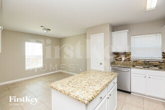 6000 Spring Ranch Dr in Fort Worth, TX - Foto de edificio - Building Photo