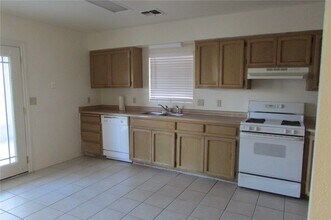 2428 Pso Cisne in Bullhead City, AZ - Building Photo - Building Photo