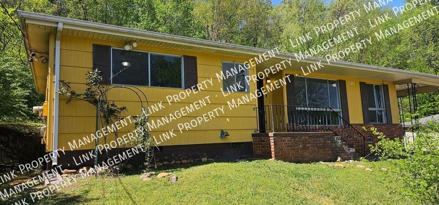 4213 Oakland Terrace in Red Bank, TN - Foto de edificio