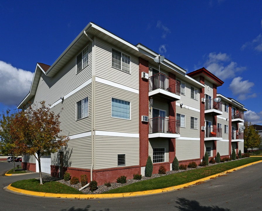 Grand Gateway in St. Cloud, MN - Foto de edificio
