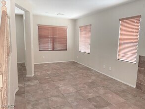 12065 Hathaway Pines Dr in Las Vegas, NV - Building Photo - Building Photo