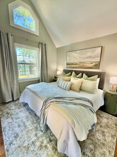728 Meadow Ln in Bryan, TX - Foto de edificio - Building Photo
