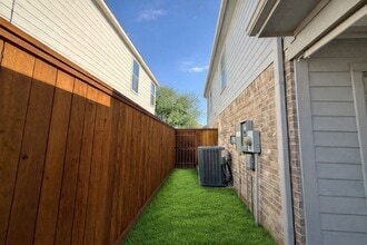 16015 Youpon Valley Dr in Houston, TX - Building Photo - Building Photo