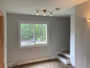 18 Gaugh St, Unit #3 in Easthampton, MA - Foto de edificio - Building Photo