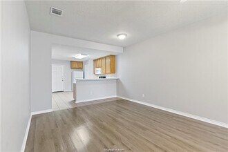 412 Freeman Ave, Unit 1 in Bryan, TX - Building Photo - Building Photo