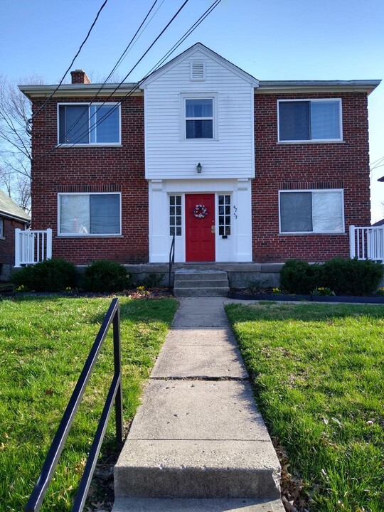 4753 Rapid Run Rd, Unit Apt 4 in Cincinnati, OH - Foto de edificio