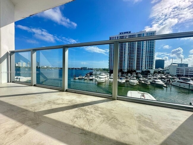 17301 Biscayne Blvd, Unit 305 in Aventura, FL - Building Photo - Building Photo