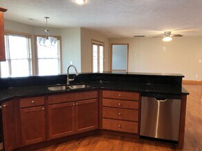 17 Quiet Way in Hurricane, WV - Foto de edificio - Building Photo